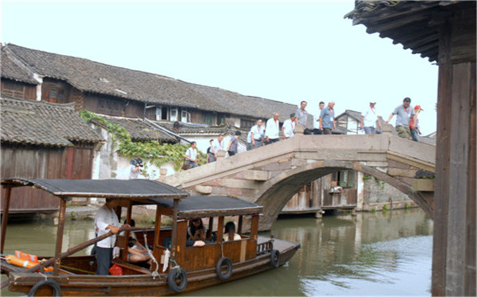 登高走橋，強身健體_副本.jpg